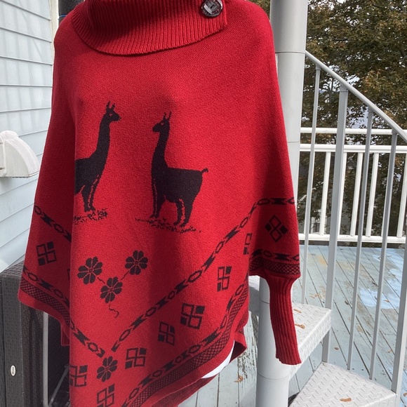 Poncho - Cape by Runa’s Crafts made- Ecuador -Burgundy/merlot  -Llamas-Cowl neck - Picture 3 of 13